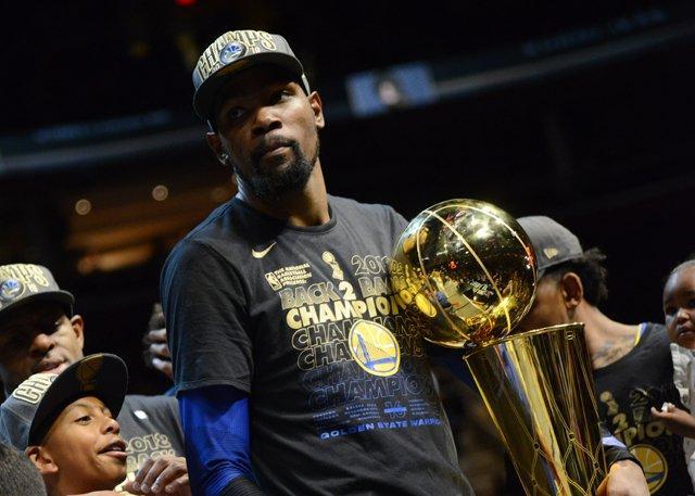 用边路球员 用边路球员