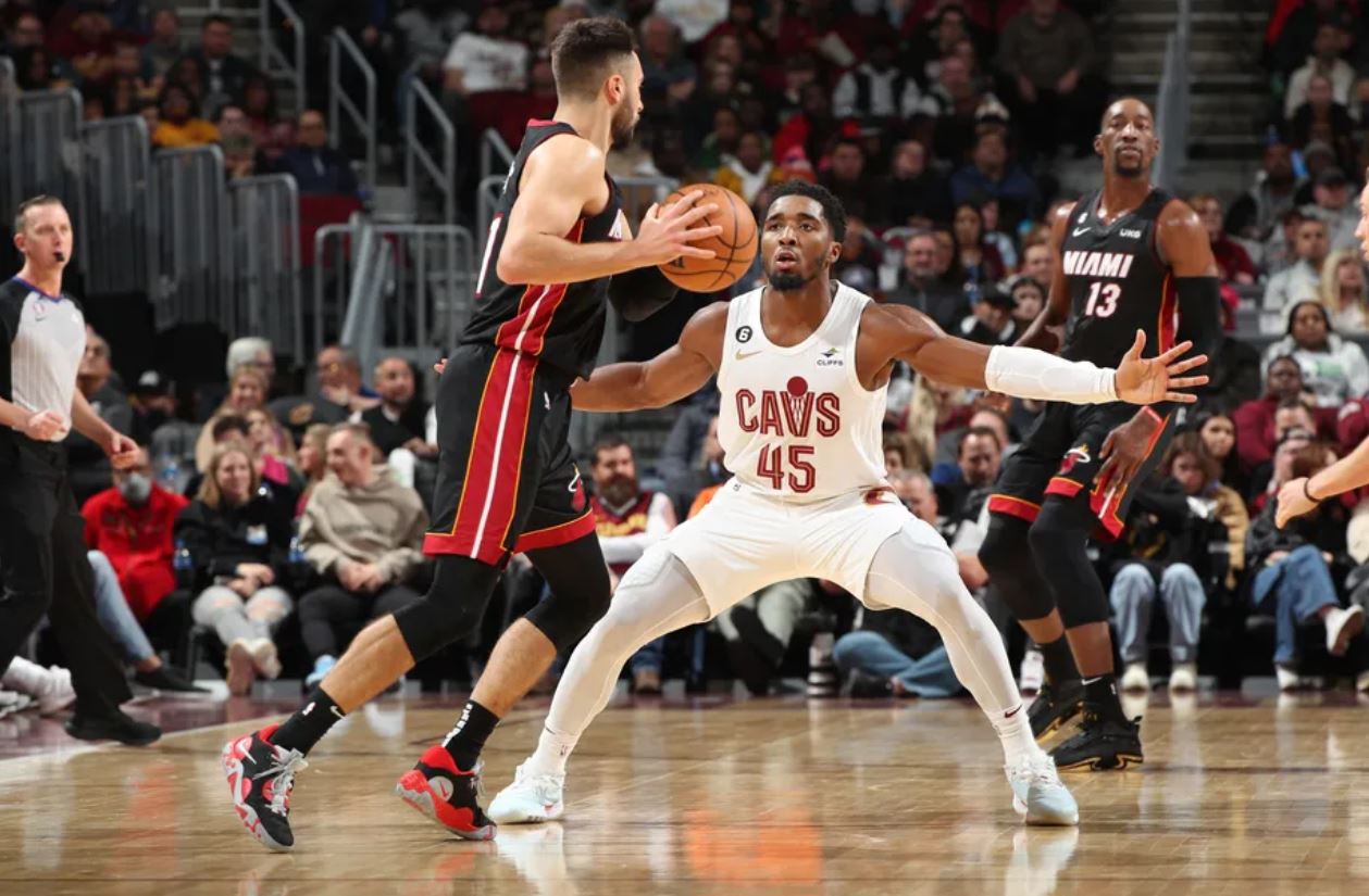 小勒布伦上演极限逆转，国乒混团世界杯丢掉一盘，8-2法国队（国乒混团世界杯8比2力克法国，小勒布伦惊险逆转成唯一失局）